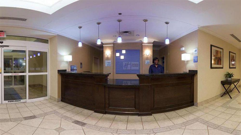 Holiday Inn Express Hotel & Suites Dublin By Ihg Екстер'єр фото