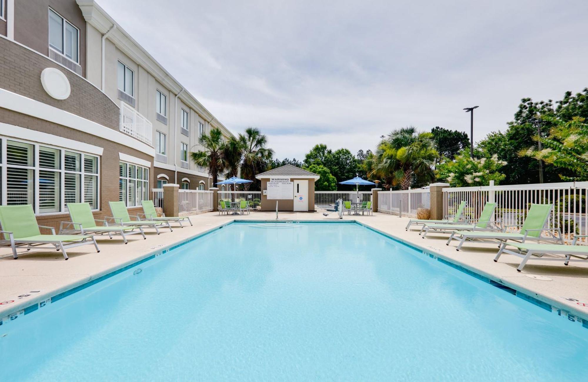 Holiday Inn Express Hotel & Suites Dublin By Ihg Екстер'єр фото