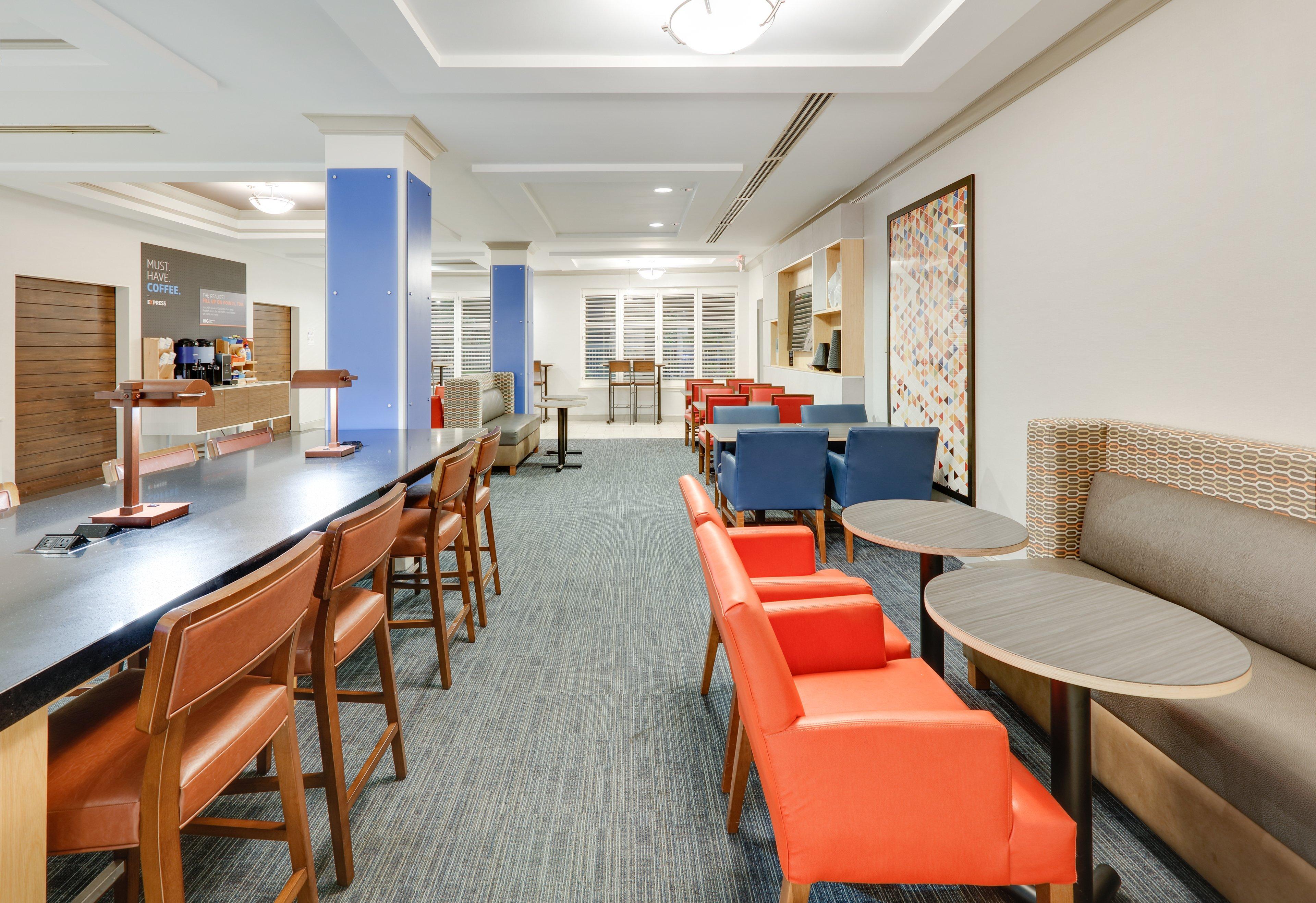 Holiday Inn Express Hotel & Suites Dublin By Ihg Екстер'єр фото