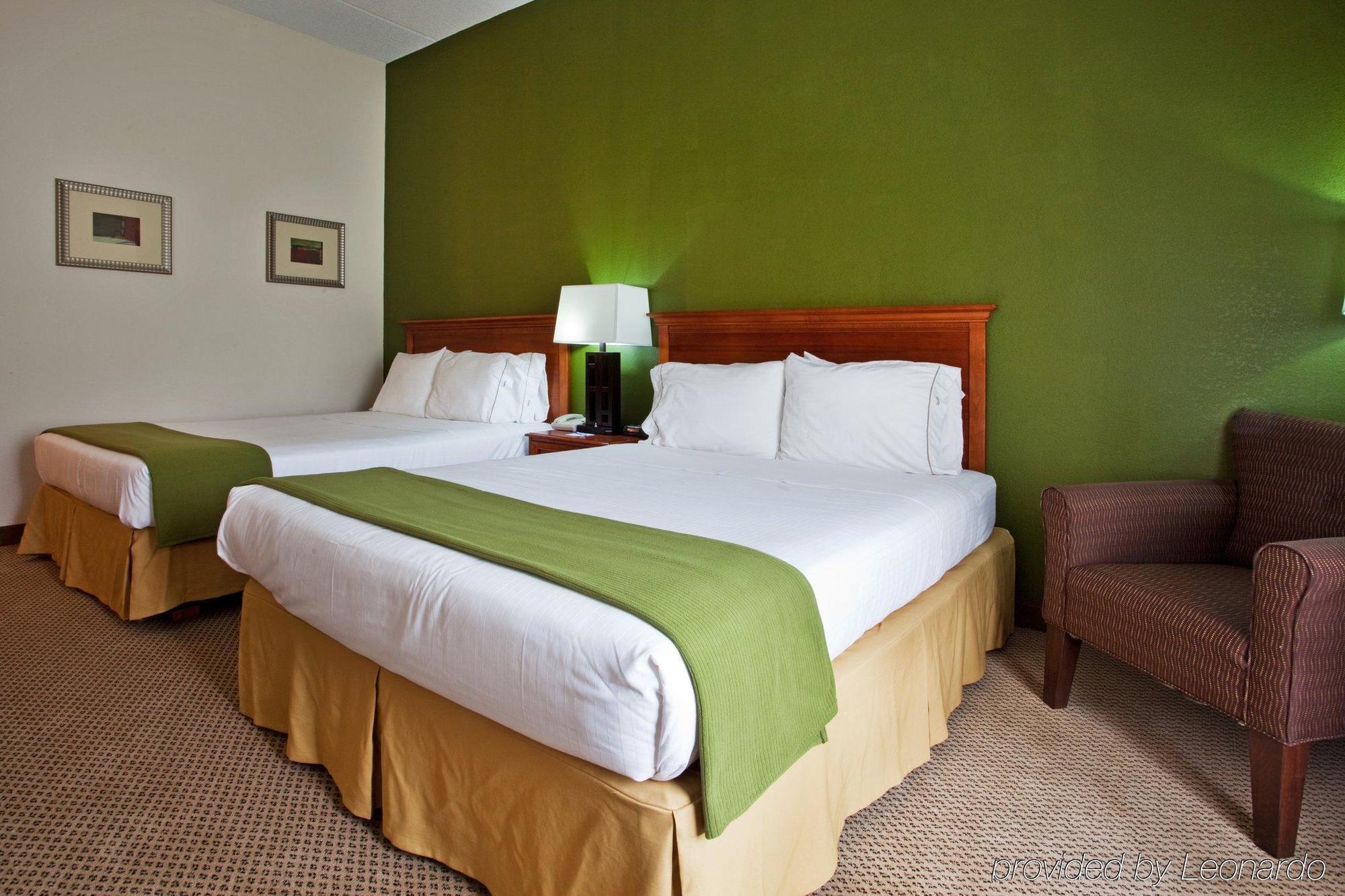 Holiday Inn Express Hotel & Suites Dublin By Ihg Номер фото