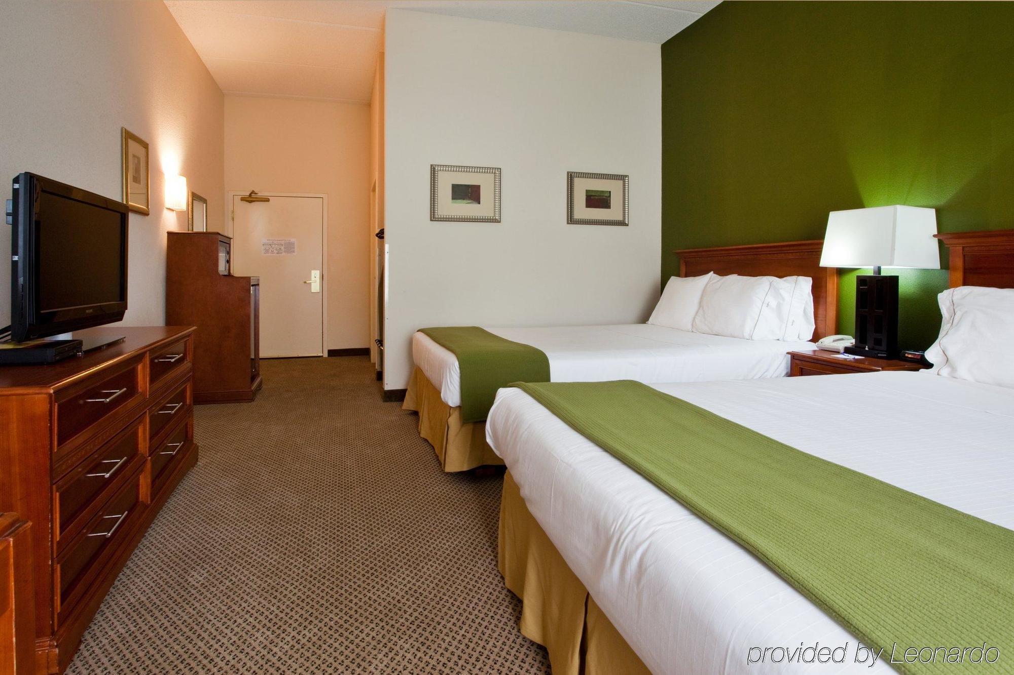 Holiday Inn Express Hotel & Suites Dublin By Ihg Номер фото