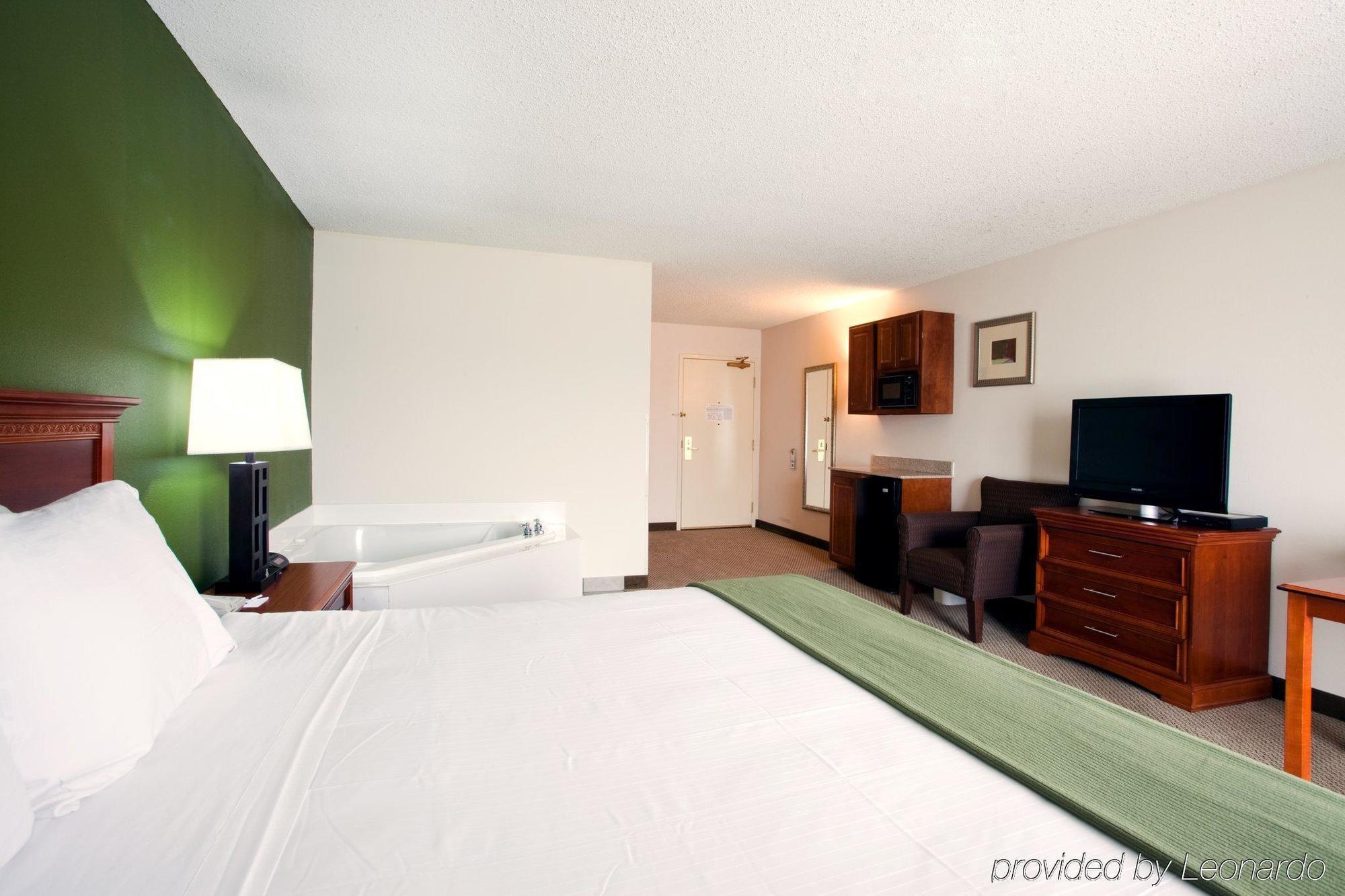Holiday Inn Express Hotel & Suites Dublin By Ihg Номер фото