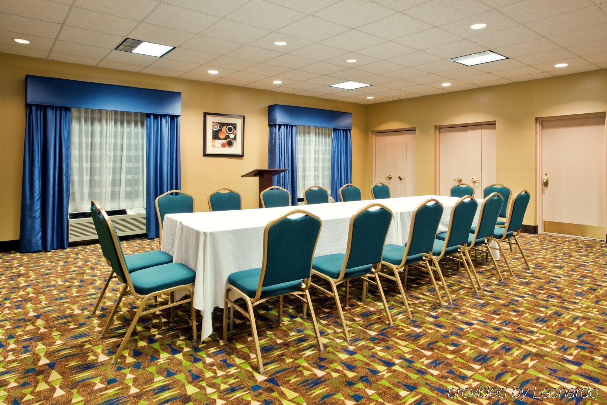 Holiday Inn Express Hotel & Suites Dublin By Ihg Зручності фото