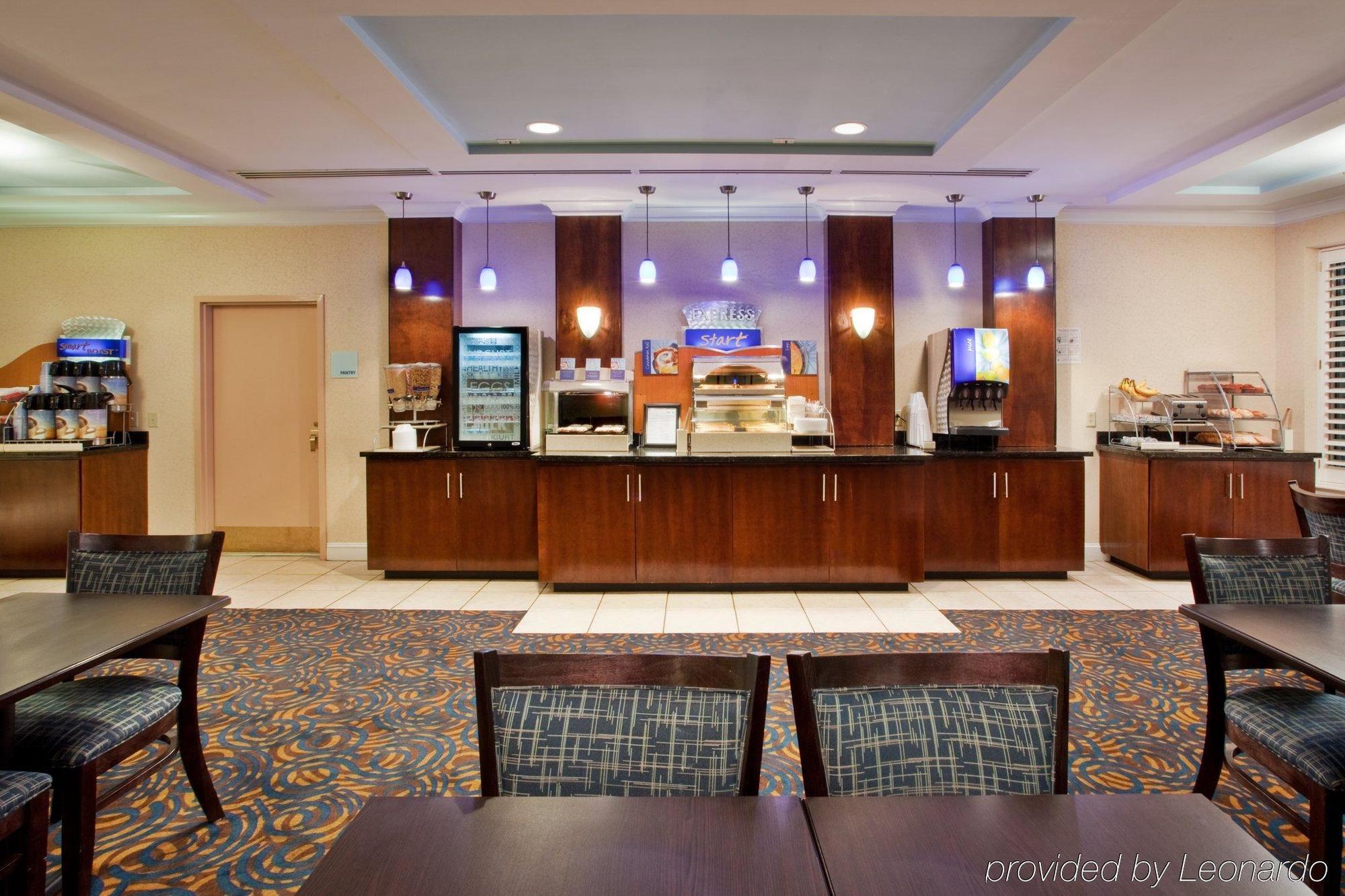Holiday Inn Express Hotel & Suites Dublin By Ihg Екстер'єр фото