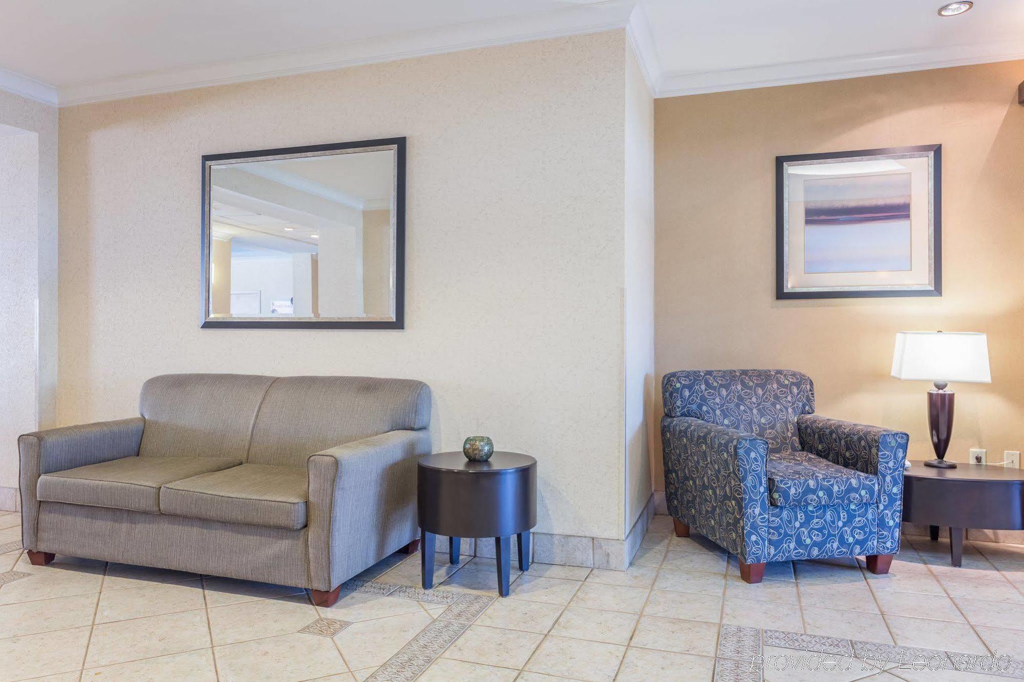 Holiday Inn Express Hotel & Suites Dublin By Ihg Екстер'єр фото