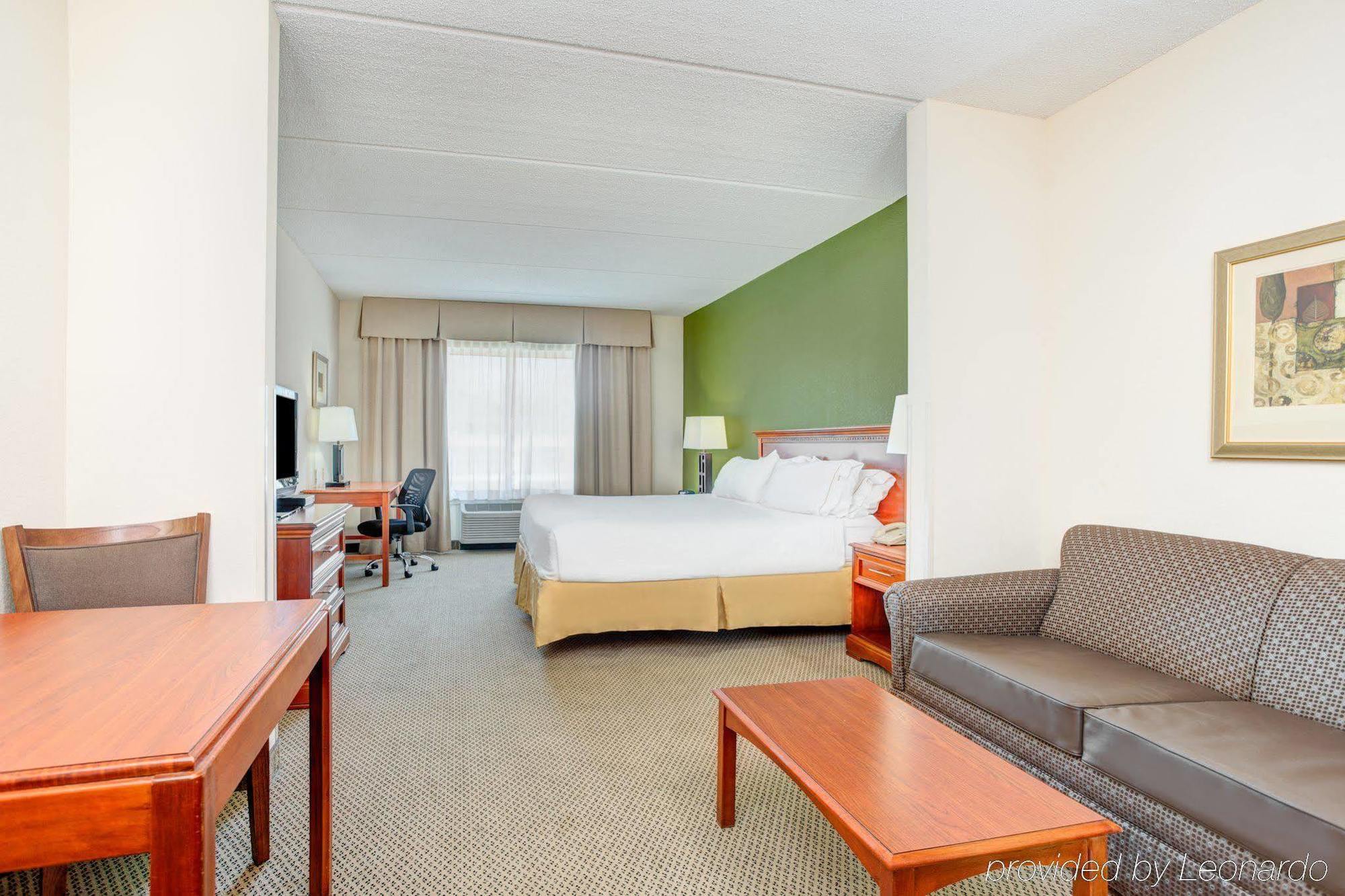 Holiday Inn Express Hotel & Suites Dublin By Ihg Екстер'єр фото