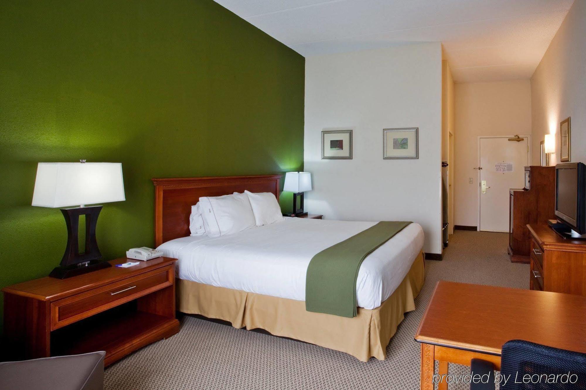 Holiday Inn Express Hotel & Suites Dublin By Ihg Екстер'єр фото