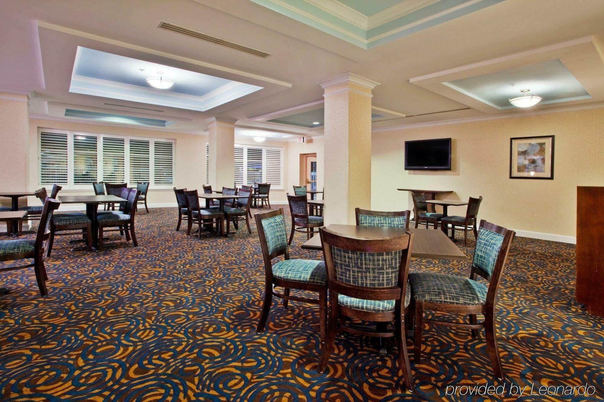 Holiday Inn Express Hotel & Suites Dublin By Ihg Екстер'єр фото